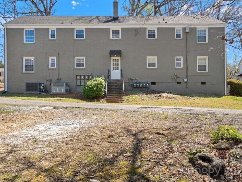 343 Wakefield Drive, Charlotte, NC 28209.  MLS# CAR4238200, YatesRealty ID 6812. 