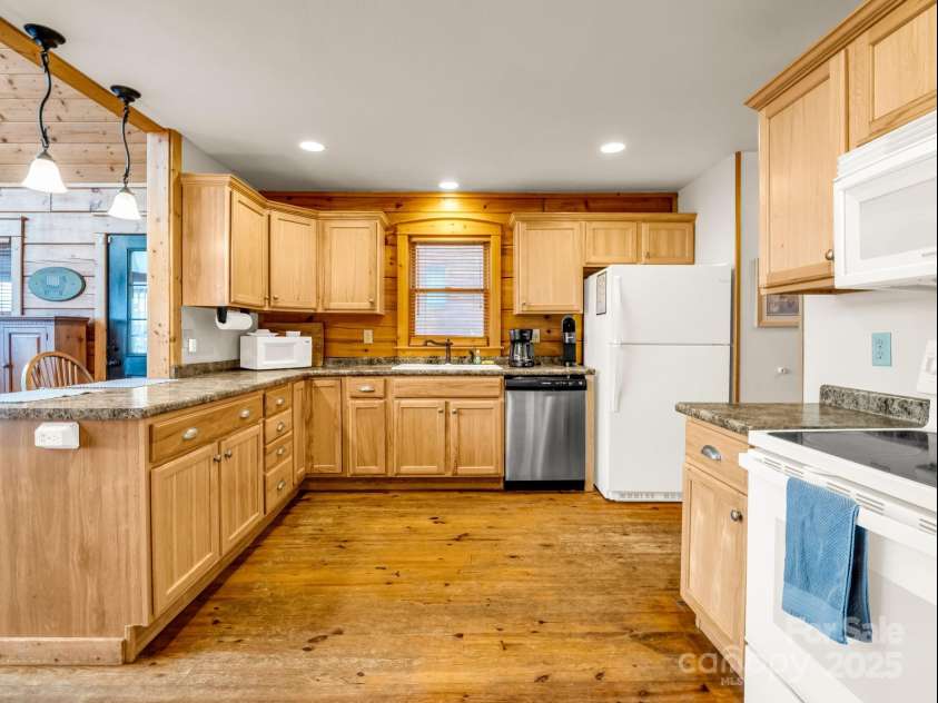 161 Scenic Wolf Drive, Mars Hill, NC 28754.  MLS# CAR4296780, YatesRealty ID 6814. 