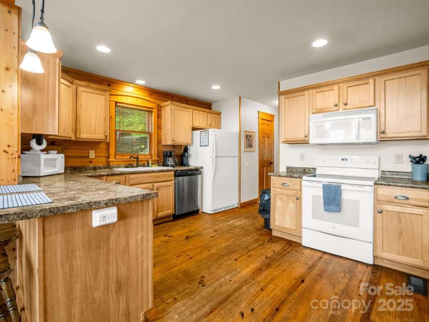 161 Scenic Wolf Drive, Mars Hill, NC 28754.  MLS# CAR4296780, YatesRealty ID 6814. 
