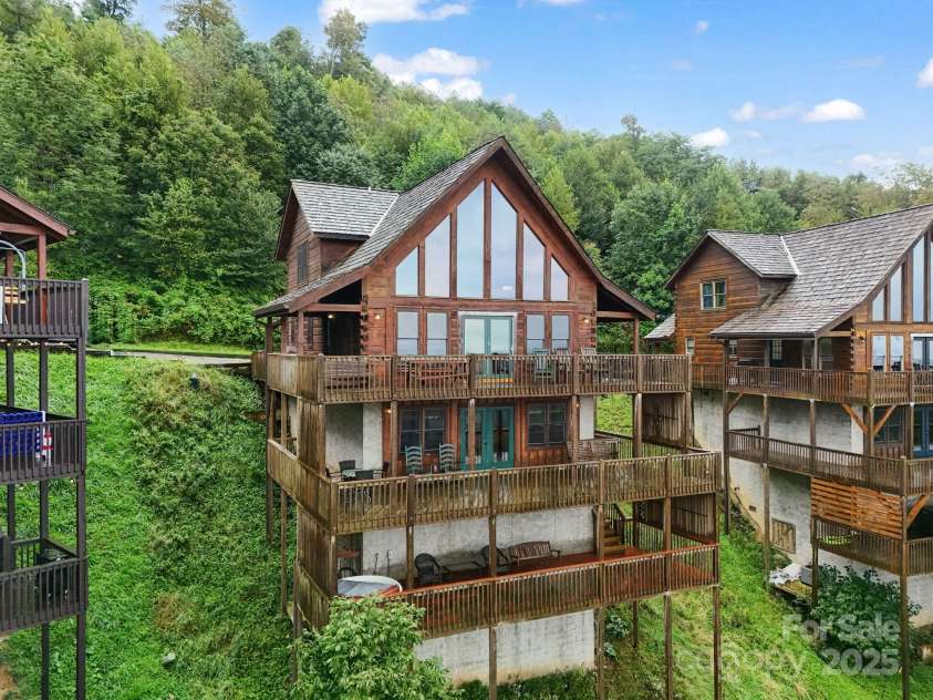161 Scenic Wolf Drive, Mars Hill, NC 28754.  MLS# CAR4296780, YatesRealty ID 6814. 