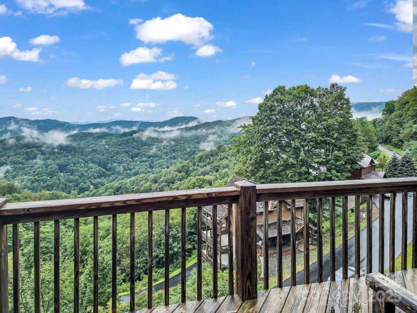 161 Scenic Wolf Drive, Mars Hill, NC 28754.  MLS# CAR4296780, YatesRealty ID 6814. 