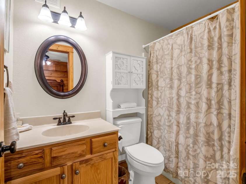 161 Scenic Wolf Drive, Mars Hill, NC 28754.  MLS# CAR4296780, YatesRealty ID 6814. Primary Ensuite Bathroom
