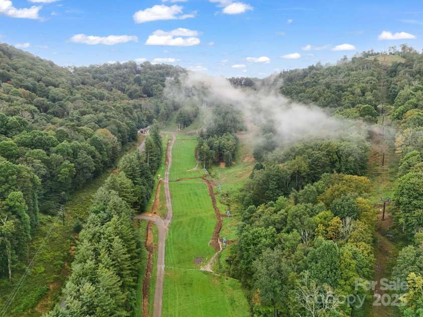 161 Scenic Wolf Drive, Mars Hill, NC 28754.  MLS# CAR4296780, YatesRealty ID 6814. Ski and Mountain Bike Trails