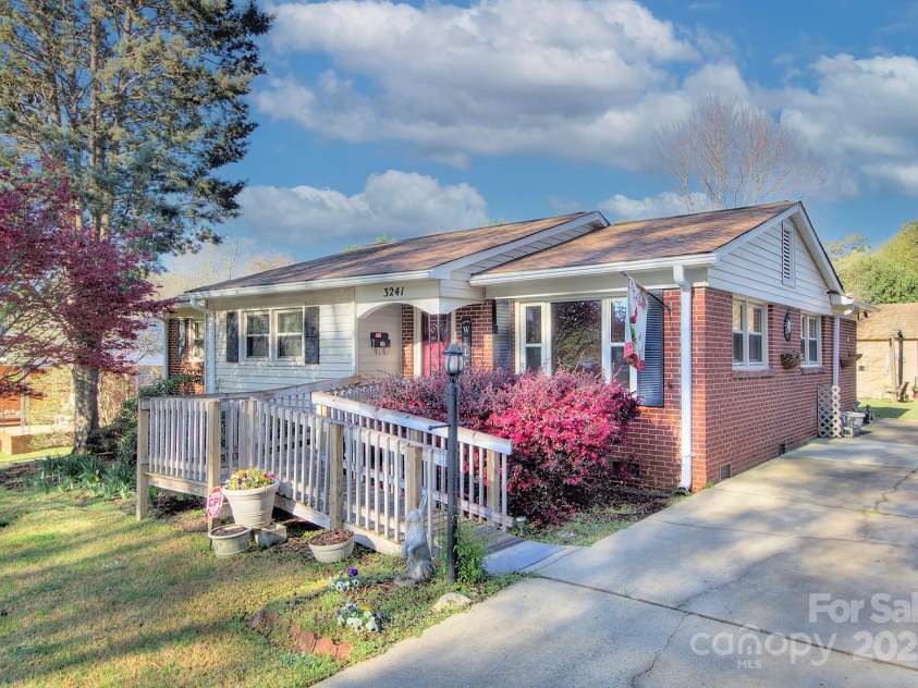 3241 Brixton Court, Charlotte, NC 28205.  MLS# CAR4239539, YatesRealty ID 6816. 