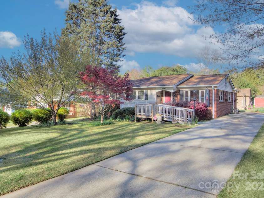 3241 Brixton Court, Charlotte, NC 28205.  MLS# CAR4239539, YatesRealty ID 6816. 