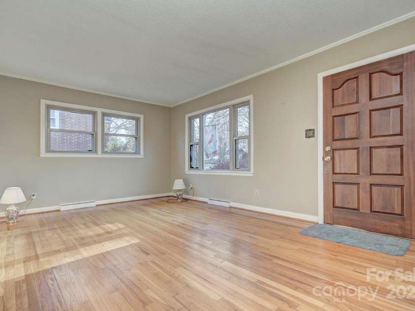 3241 Brixton Court, Charlotte, NC 28205.  MLS# CAR4239539, YatesRealty ID 6816. 