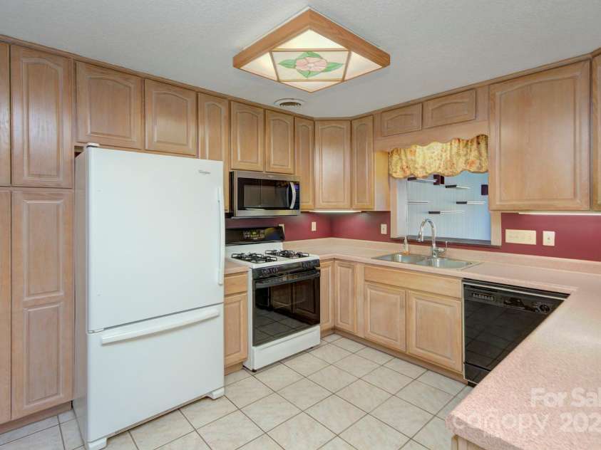 3241 Brixton Court, Charlotte, NC 28205.  MLS# CAR4239539, YatesRealty ID 6816. 
