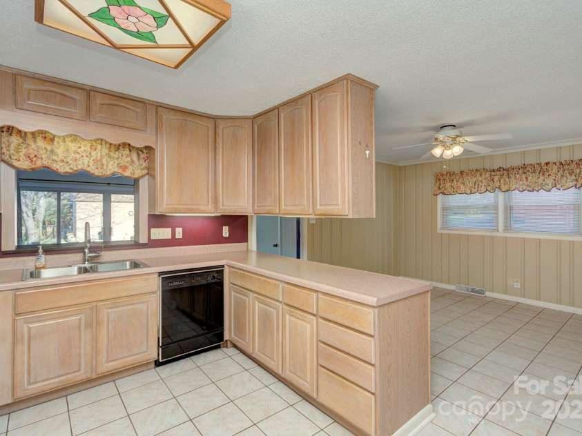 3241 Brixton Court, Charlotte, NC 28205.  MLS# CAR4239539, YatesRealty ID 6816. 