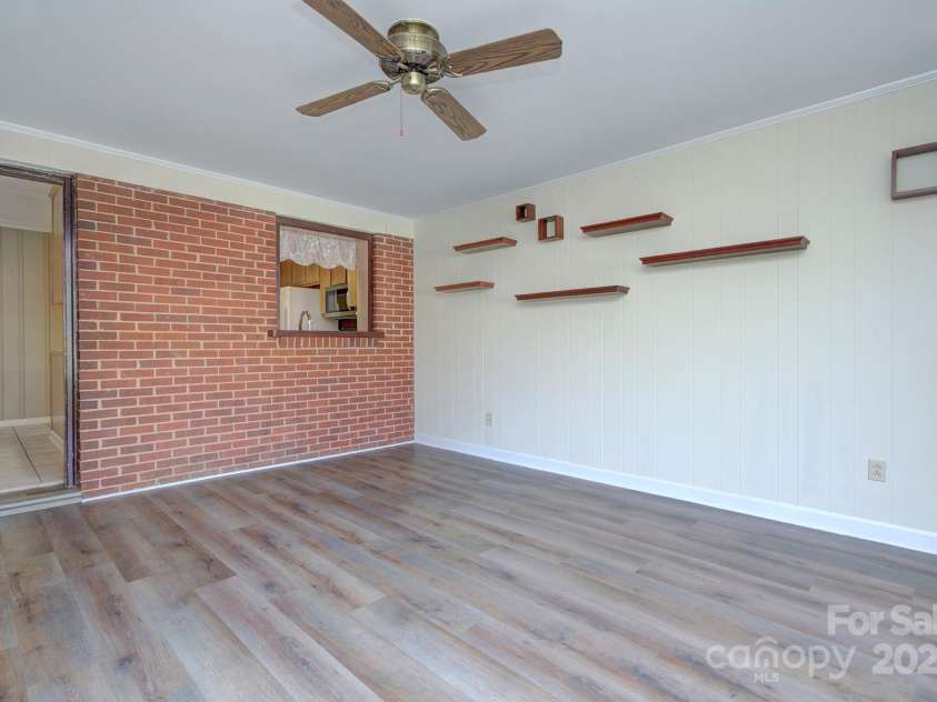 3241 Brixton Court, Charlotte, NC 28205.  MLS# CAR4239539, YatesRealty ID 6816. 