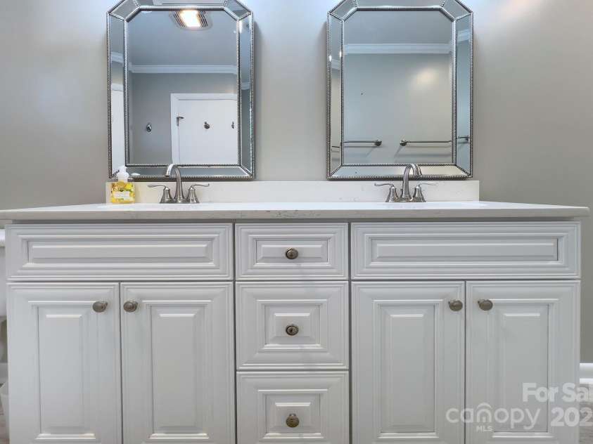 3241 Brixton Court, Charlotte, NC 28205.  MLS# CAR4239539, YatesRealty ID 6816. 
