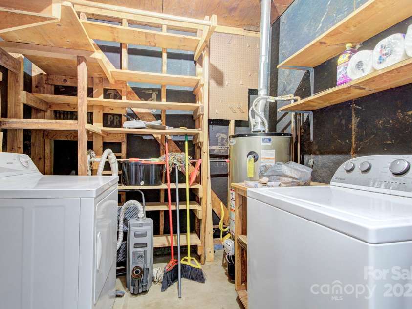 3241 Brixton Court, Charlotte, NC 28205.  MLS# CAR4239539, YatesRealty ID 6816. 