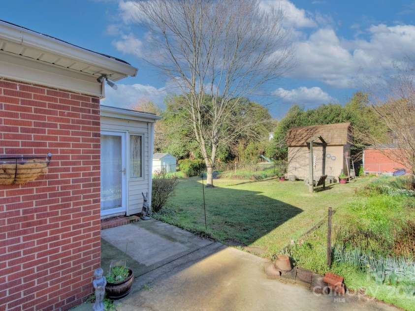 3241 Brixton Court, Charlotte, NC 28205.  MLS# CAR4239539, YatesRealty ID 6816. 