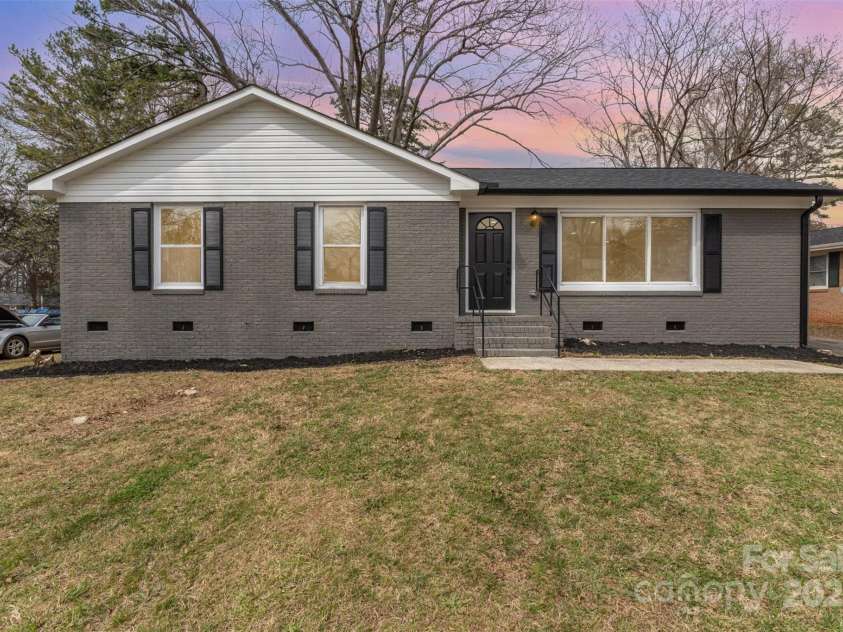 510 Colony Acres Drive, Charlotte, NC 28217.  MLS# CAR4233708, YatesRealty ID 6817. 