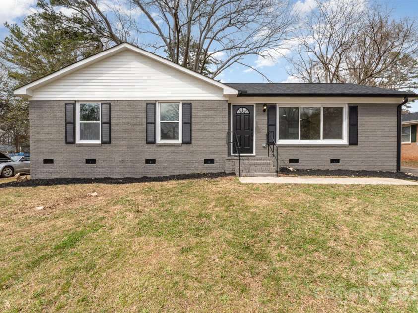 510 Colony Acres Drive, Charlotte, NC 28217.  MLS# CAR4233708, YatesRealty ID 6817. 