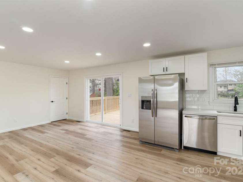 510 Colony Acres Drive, Charlotte, NC 28217.  MLS# CAR4233708, YatesRealty ID 6817. 