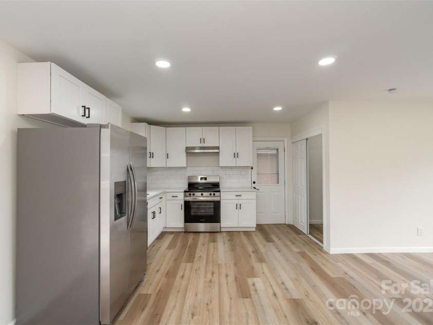 510 Colony Acres Drive, Charlotte, NC 28217.  MLS# CAR4233708, YatesRealty ID 6817. 