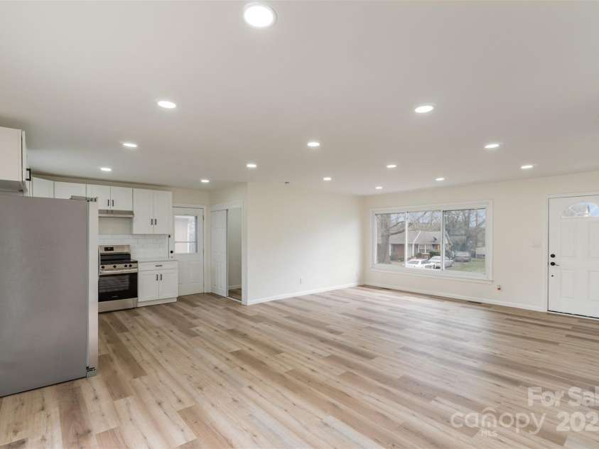 510 Colony Acres Drive, Charlotte, NC 28217.  MLS# CAR4233708, YatesRealty ID 6817. 