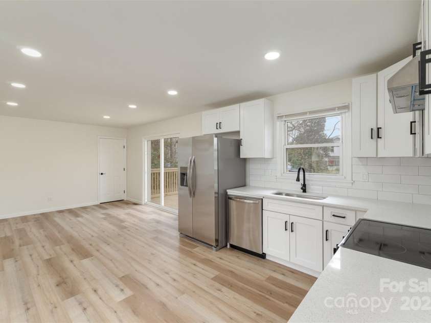 510 Colony Acres Drive, Charlotte, NC 28217.  MLS# CAR4233708, YatesRealty ID 6817. 