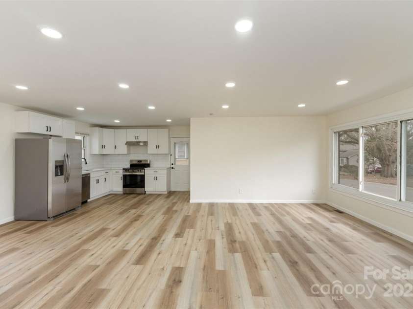 510 Colony Acres Drive, Charlotte, NC 28217.  MLS# CAR4233708, YatesRealty ID 6817. 