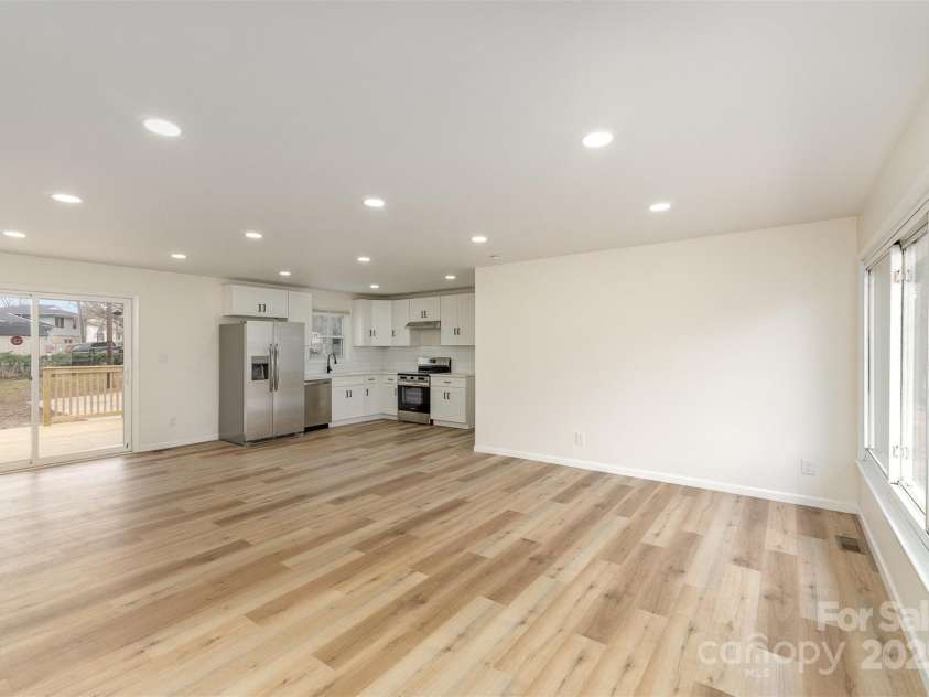 510 Colony Acres Drive, Charlotte, NC 28217.  MLS# CAR4233708, YatesRealty ID 6817. 