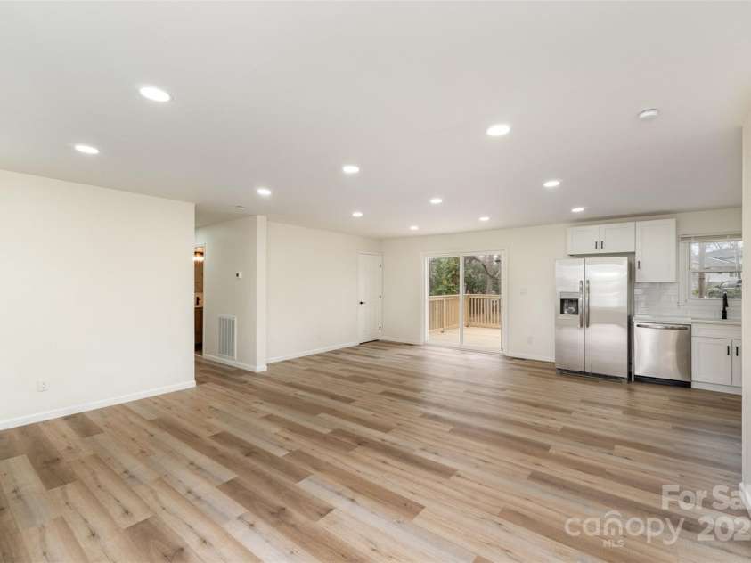 510 Colony Acres Drive, Charlotte, NC 28217.  MLS# CAR4233708, YatesRealty ID 6817. 