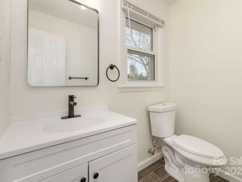 510 Colony Acres Drive, Charlotte, NC 28217.  MLS# CAR4233708, YatesRealty ID 6817. 