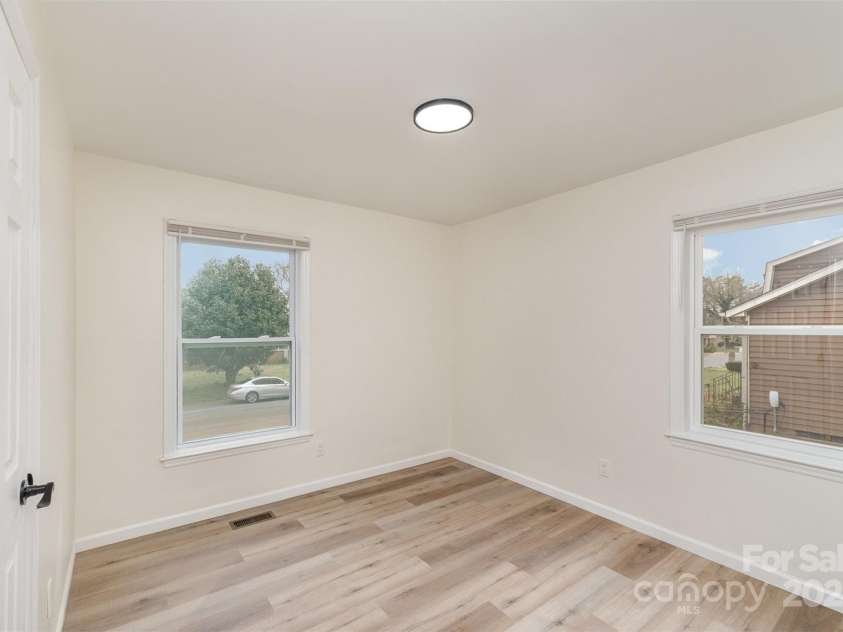 510 Colony Acres Drive, Charlotte, NC 28217.  MLS# CAR4233708, YatesRealty ID 6817. 