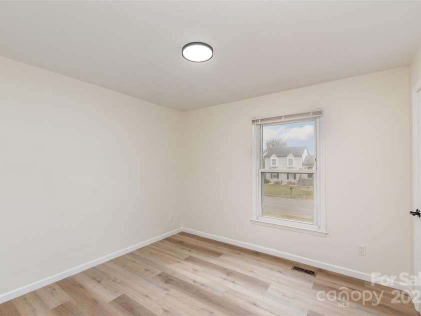 510 Colony Acres Drive, Charlotte, NC 28217.  MLS# CAR4233708, YatesRealty ID 6817. 