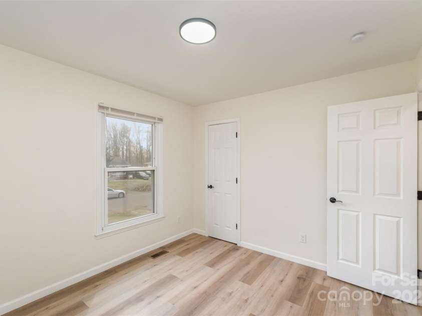 510 Colony Acres Drive, Charlotte, NC 28217.  MLS# CAR4233708, YatesRealty ID 6817. 