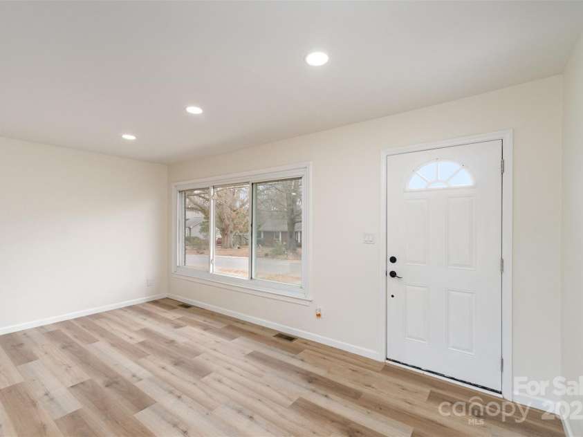 510 Colony Acres Drive, Charlotte, NC 28217.  MLS# CAR4233708, YatesRealty ID 6817. 