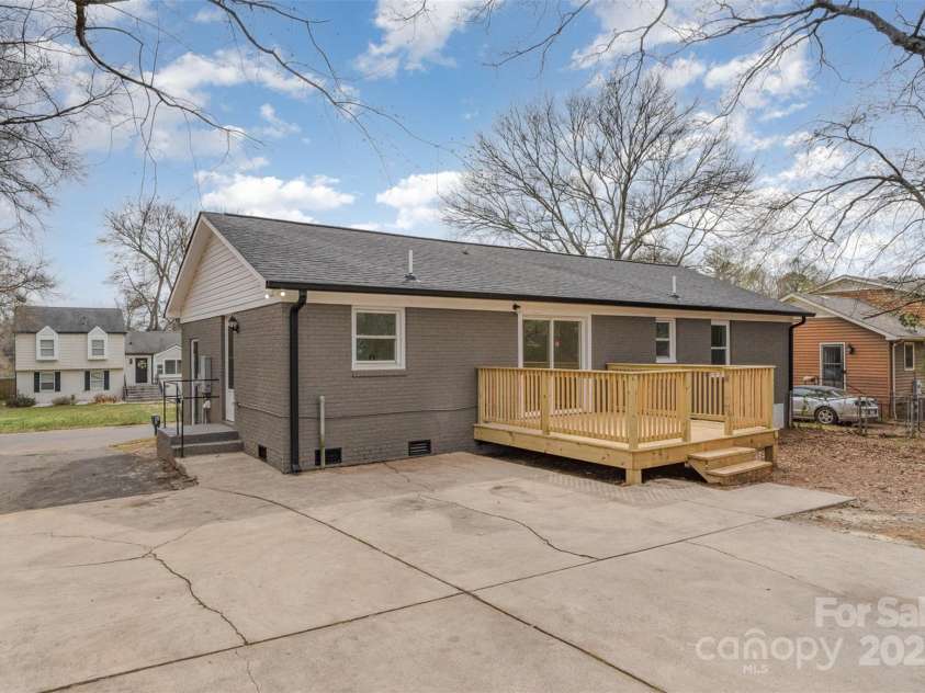 510 Colony Acres Drive, Charlotte, NC 28217.  MLS# CAR4233708, YatesRealty ID 6817. 