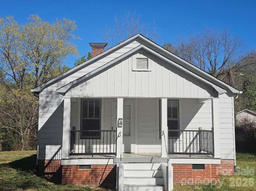 515 26th Street, Hickory, NC 28602.  MLS# CAR4349755, YatesRealty ID 6817. 