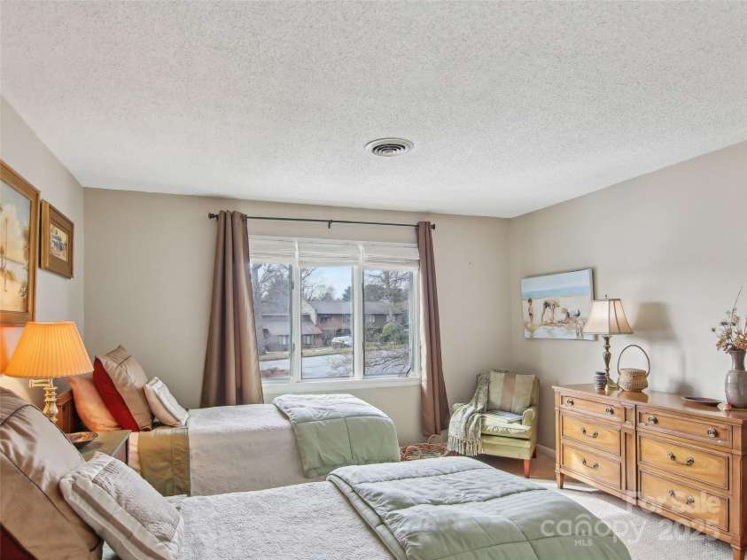 502 Crowfields Lane, Asheville, NC 28803.  MLS# CAR4239571, YatesRealty ID 6818. 