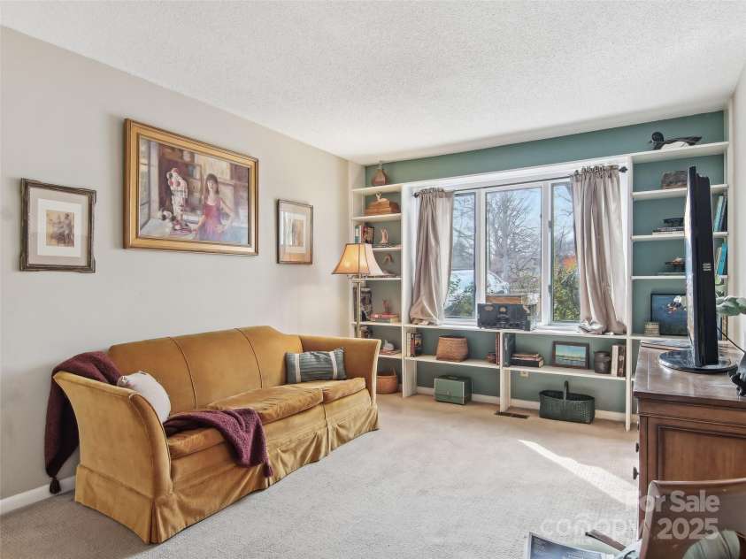 502 Crowfields Lane, Asheville, NC 28803.  MLS# CAR4239571, YatesRealty ID 6818. Large closet in main level bedroom