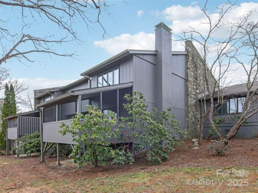502 Crowfields Lane, Asheville, NC 28803.  MLS# CAR4239571, YatesRealty ID 6818. Welcome to 502 Crowfields Lane