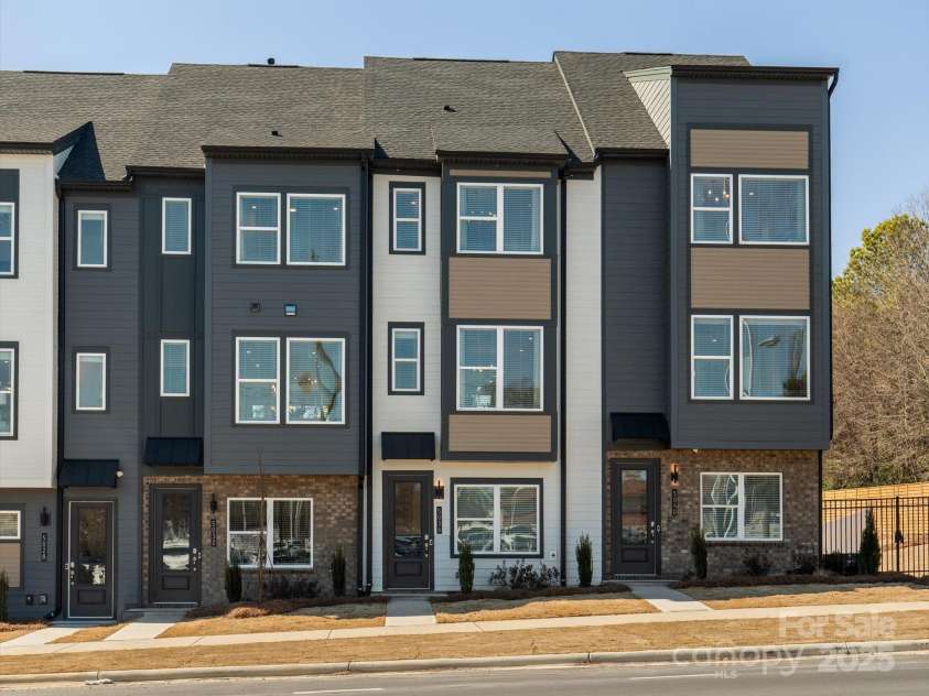 5628 Kingspan Drive, Charlotte, NC 28217.  MLS# CAR4211467, YatesRealty ID 6819. Model Building Exterior