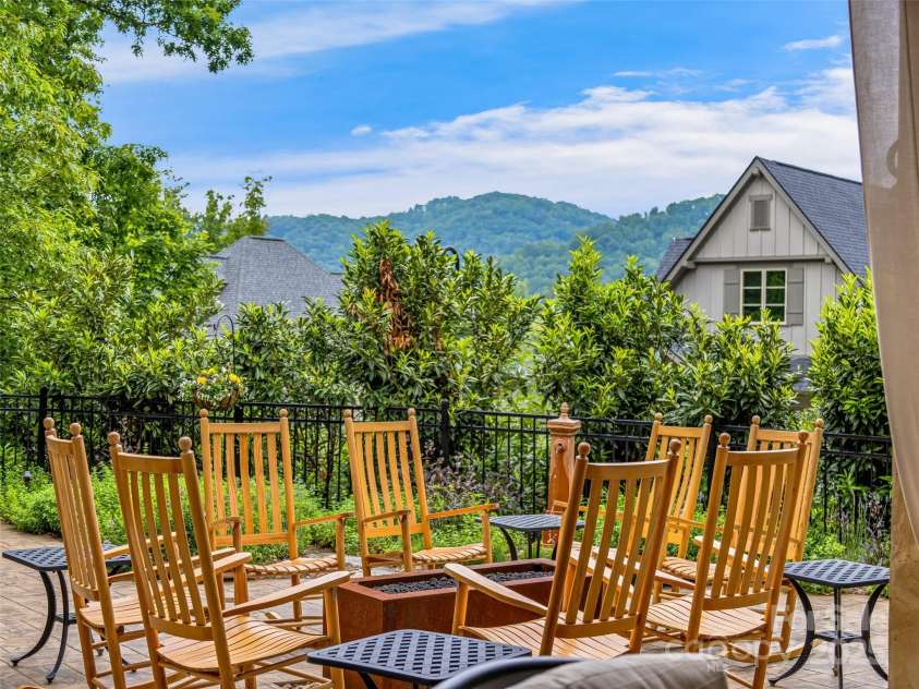 3 Bayonne Trail, Asheville, NC 28804.  MLS# CAR4262687, YatesRealty ID 682. Inviting at every turn...come, stay, enjoy