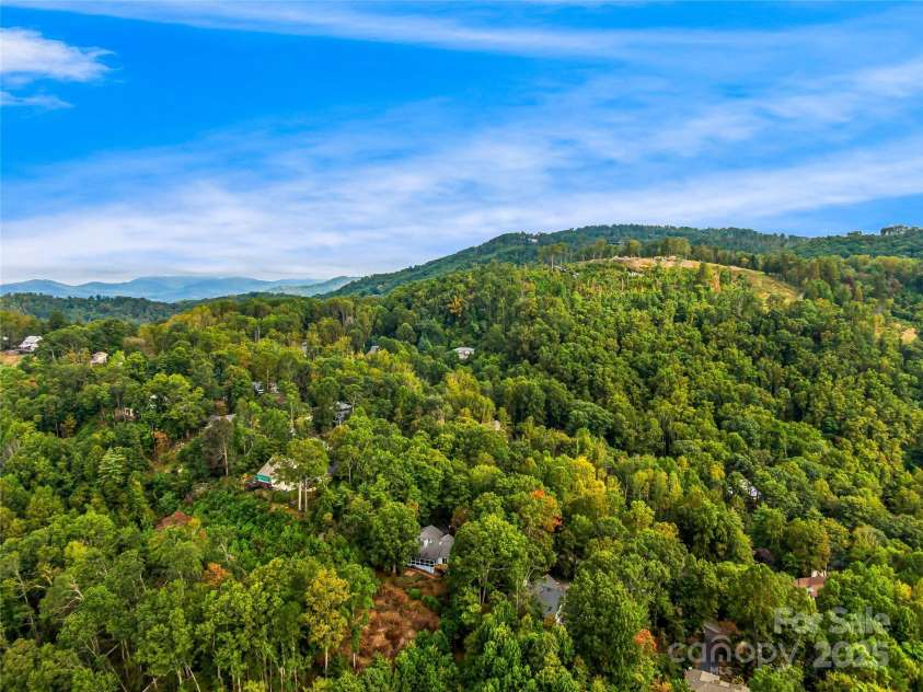 811 Sunlight Ridge, Hendersonville, NC 29792.  MLS# CAR4303140, YatesRealty ID 682. 