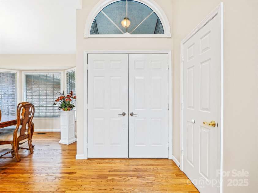 811 Sunlight Ridge, Hendersonville, NC 29792.  MLS# CAR4303140, YatesRealty ID 682. 