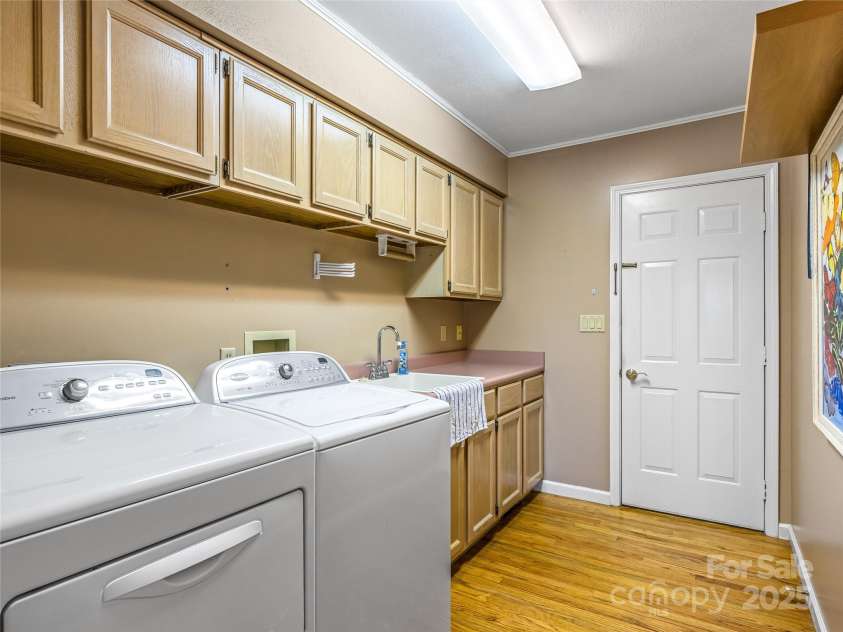 811 Sunlight Ridge, Hendersonville, NC 29792.  MLS# CAR4303140, YatesRealty ID 682. 