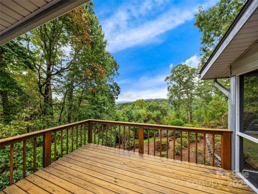811 Sunlight Ridge, Hendersonville, NC 29792.  MLS# CAR4303140, YatesRealty ID 682. 