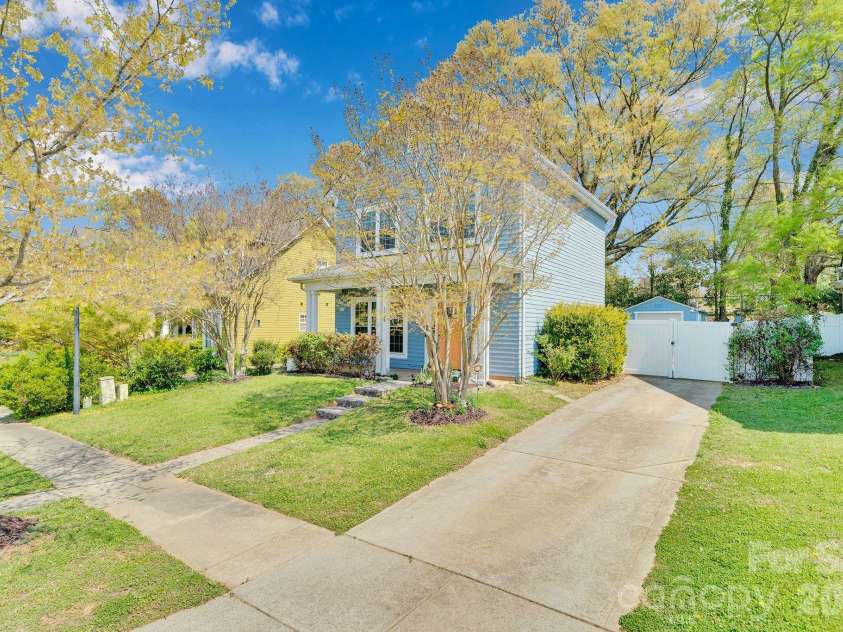 1206 Rising Oak Drive, Charlotte, NC 28206.  MLS# CAR4362312, YatesRealty ID 6820. 
