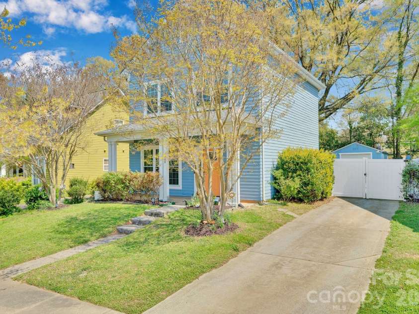 1206 Rising Oak Drive, Charlotte, NC 28206.  MLS# CAR4362312, YatesRealty ID 6820. 