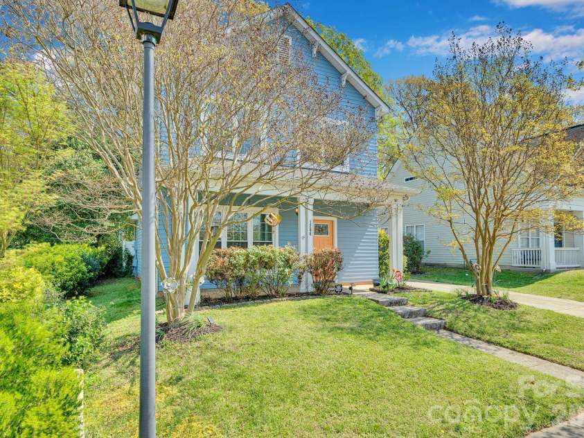 1206 Rising Oak Drive, Charlotte, NC 28206.  MLS# CAR4362312, YatesRealty ID 6820. 