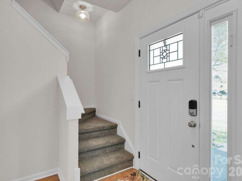 1206 Rising Oak Drive, Charlotte, NC 28206.  MLS# CAR4362312, YatesRealty ID 6820. 
