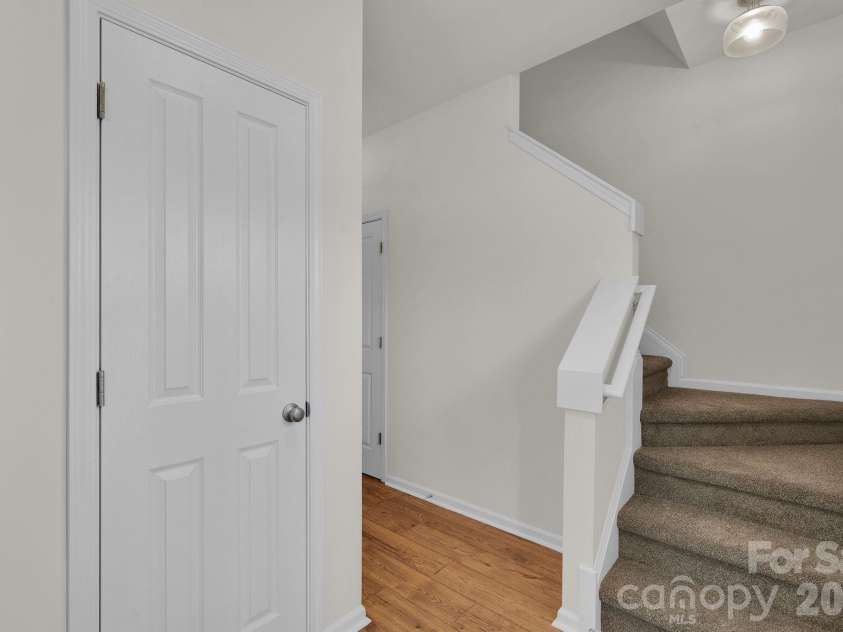 1206 Rising Oak Drive, Charlotte, NC 28206.  MLS# CAR4362312, YatesRealty ID 6820. 
