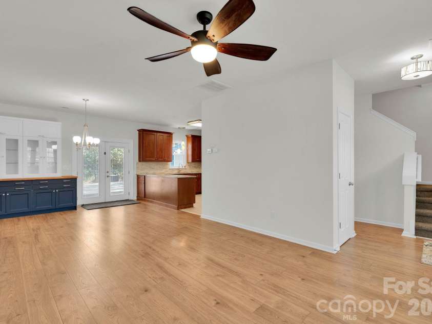 1206 Rising Oak Drive, Charlotte, NC 28206.  MLS# CAR4362312, YatesRealty ID 6820. 
