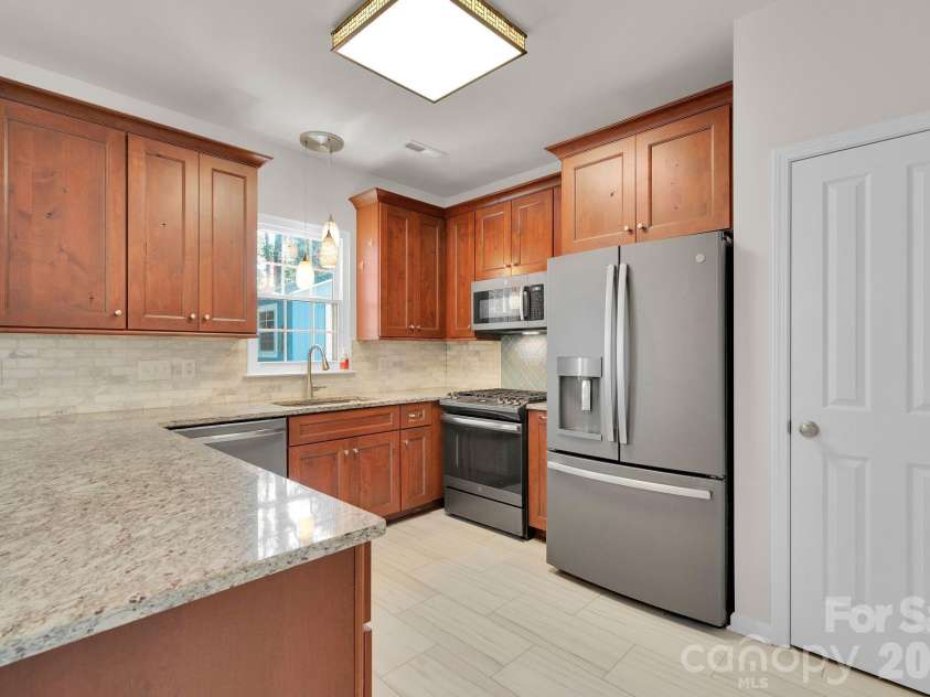 1206 Rising Oak Drive, Charlotte, NC 28206.  MLS# CAR4362312, YatesRealty ID 6820. 