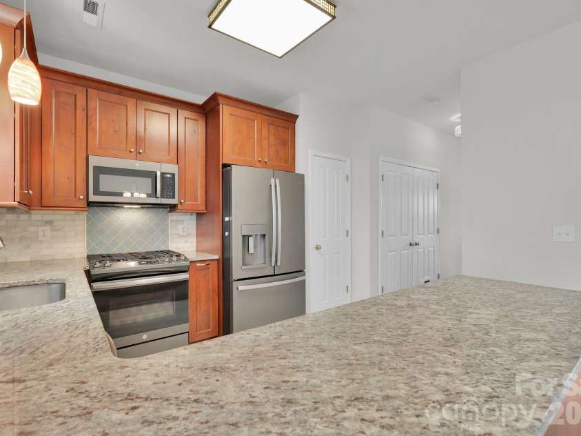 1206 Rising Oak Drive, Charlotte, NC 28206.  MLS# CAR4362312, YatesRealty ID 6820. 