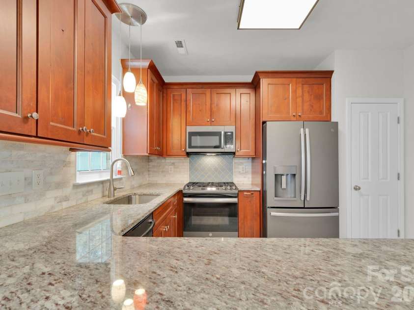 1206 Rising Oak Drive, Charlotte, NC 28206.  MLS# CAR4362312, YatesRealty ID 6820. 